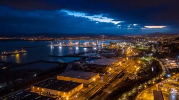 毕尔巴鄂港的智能 LED 照明